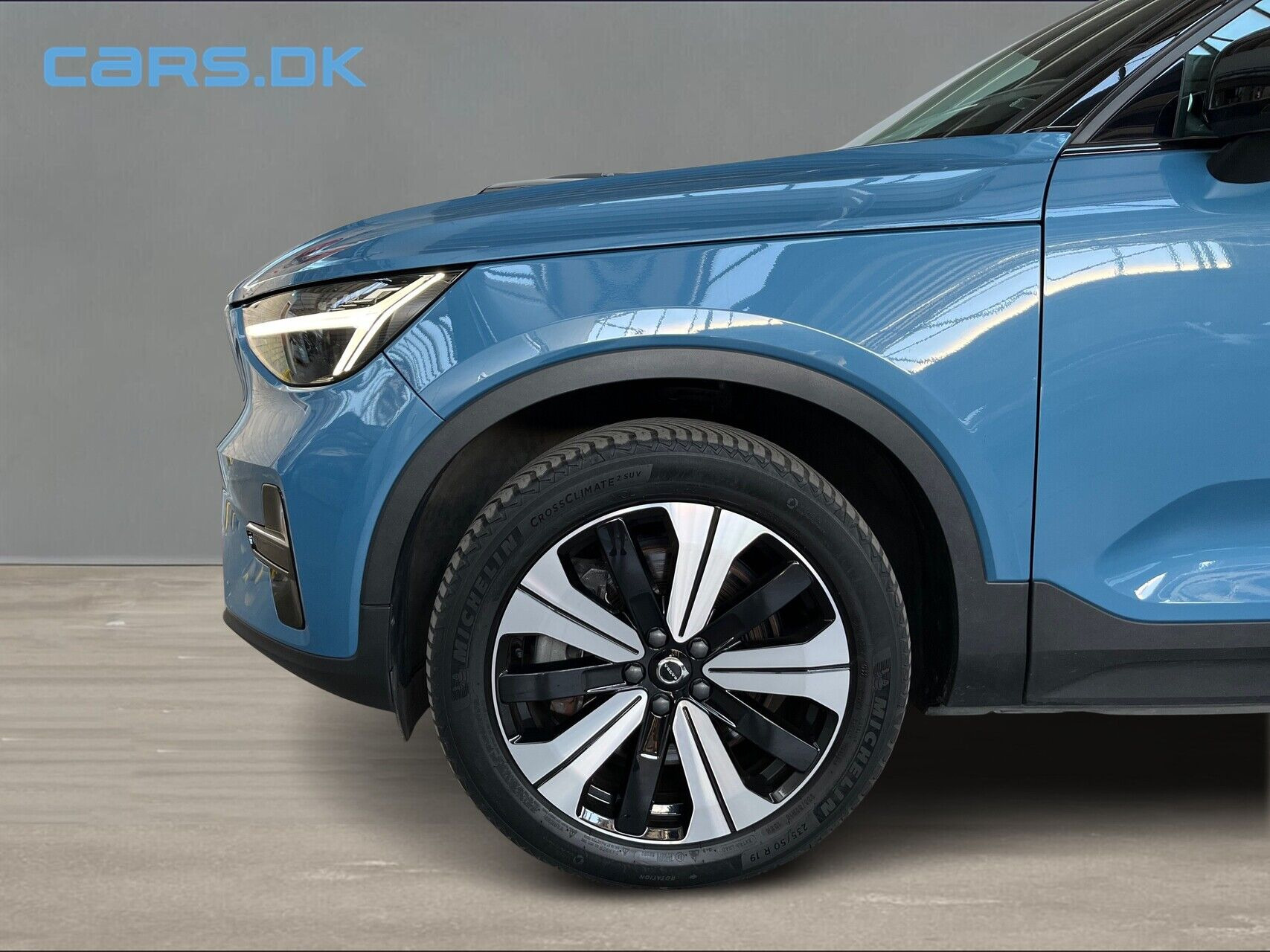 Blå Volvo XC40 fra 2022