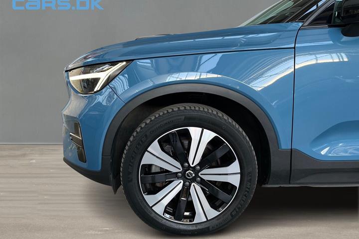 Blå Volvo XC40 fra 2022