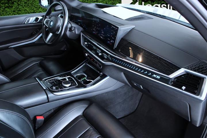 undefined BMW X5 fra 2024