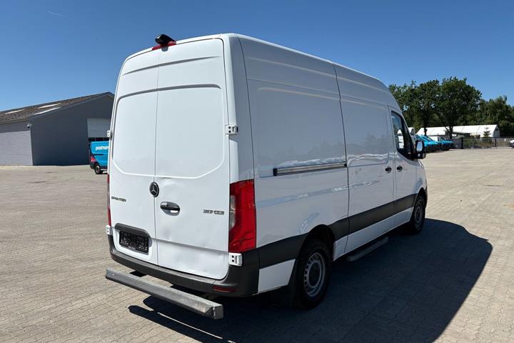 Hvid Mercedes Sprinter 317 fra 2021