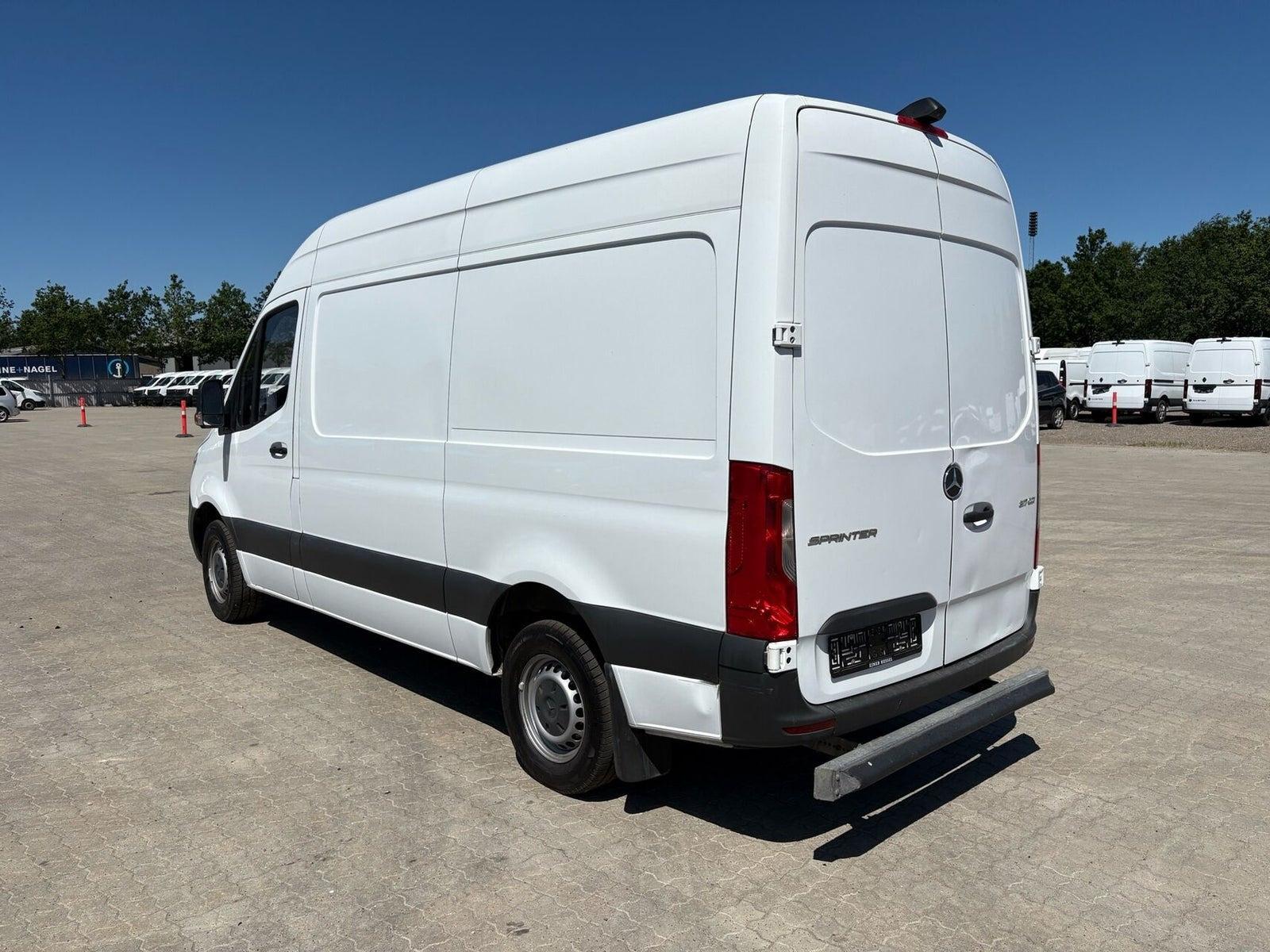 Hvid Mercedes Sprinter 317 fra 2021