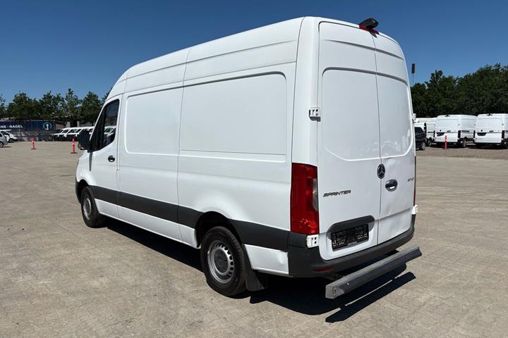 Hvid Mercedes Sprinter 317 fra 2021