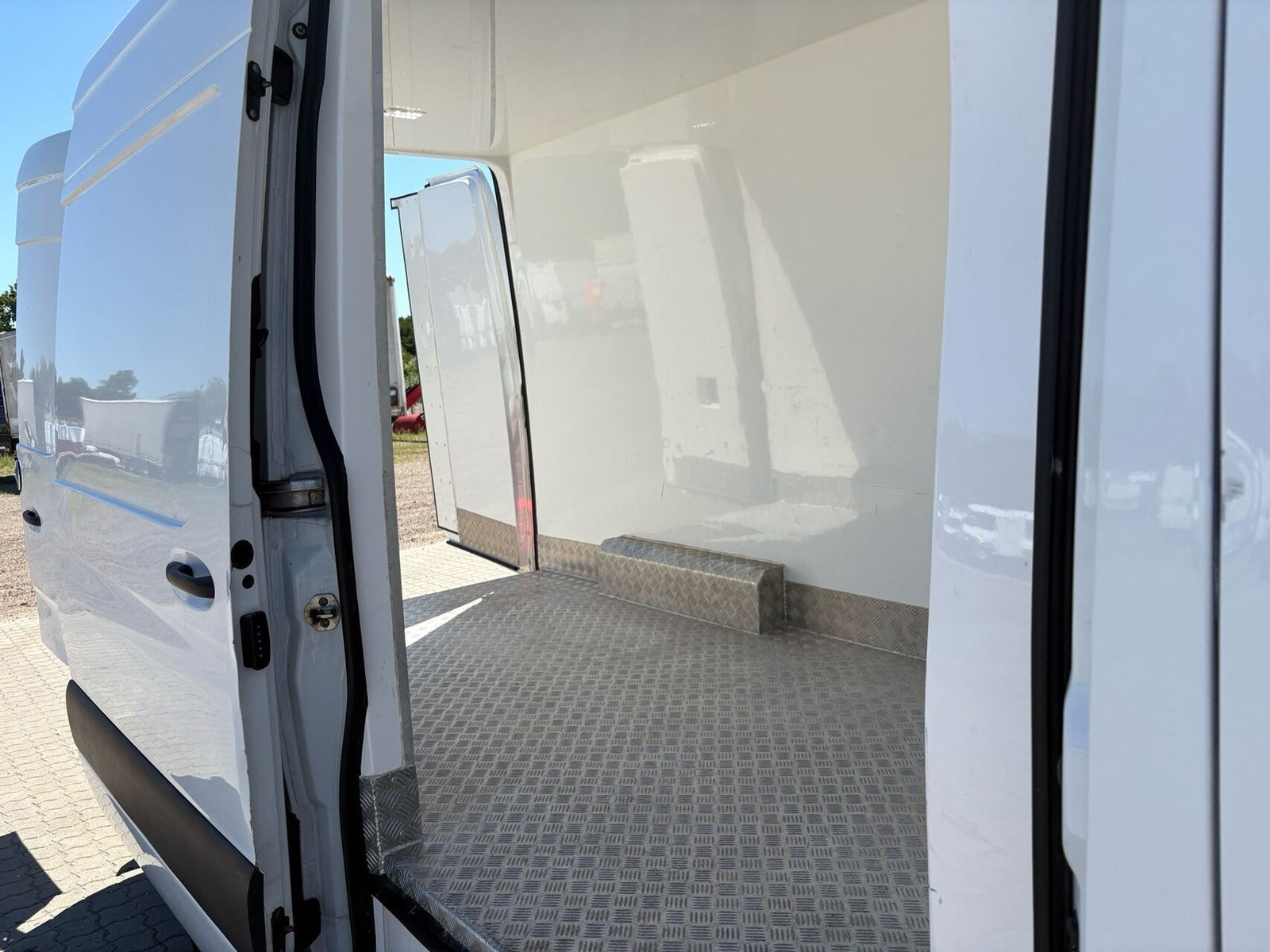 Hvid Mercedes Sprinter 317 fra 2021