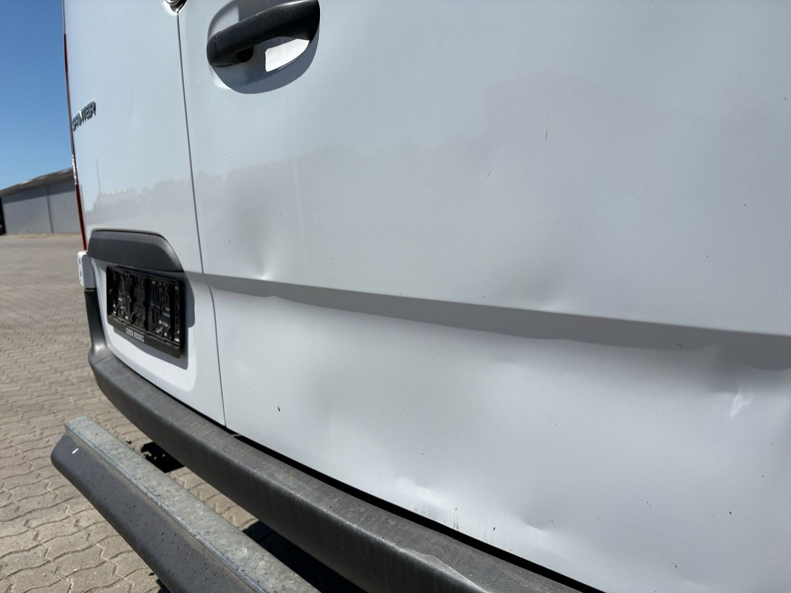 Hvid Mercedes Sprinter 317 fra 2021