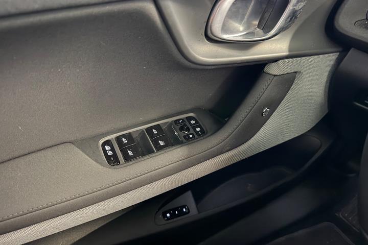 Blå Polestar 2 fra 2022