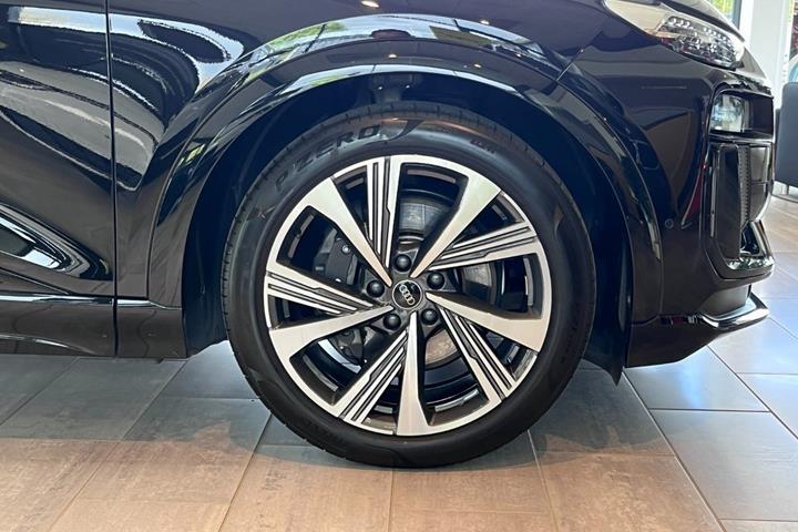 Sort Audi SQ6 e-tron fra 2025