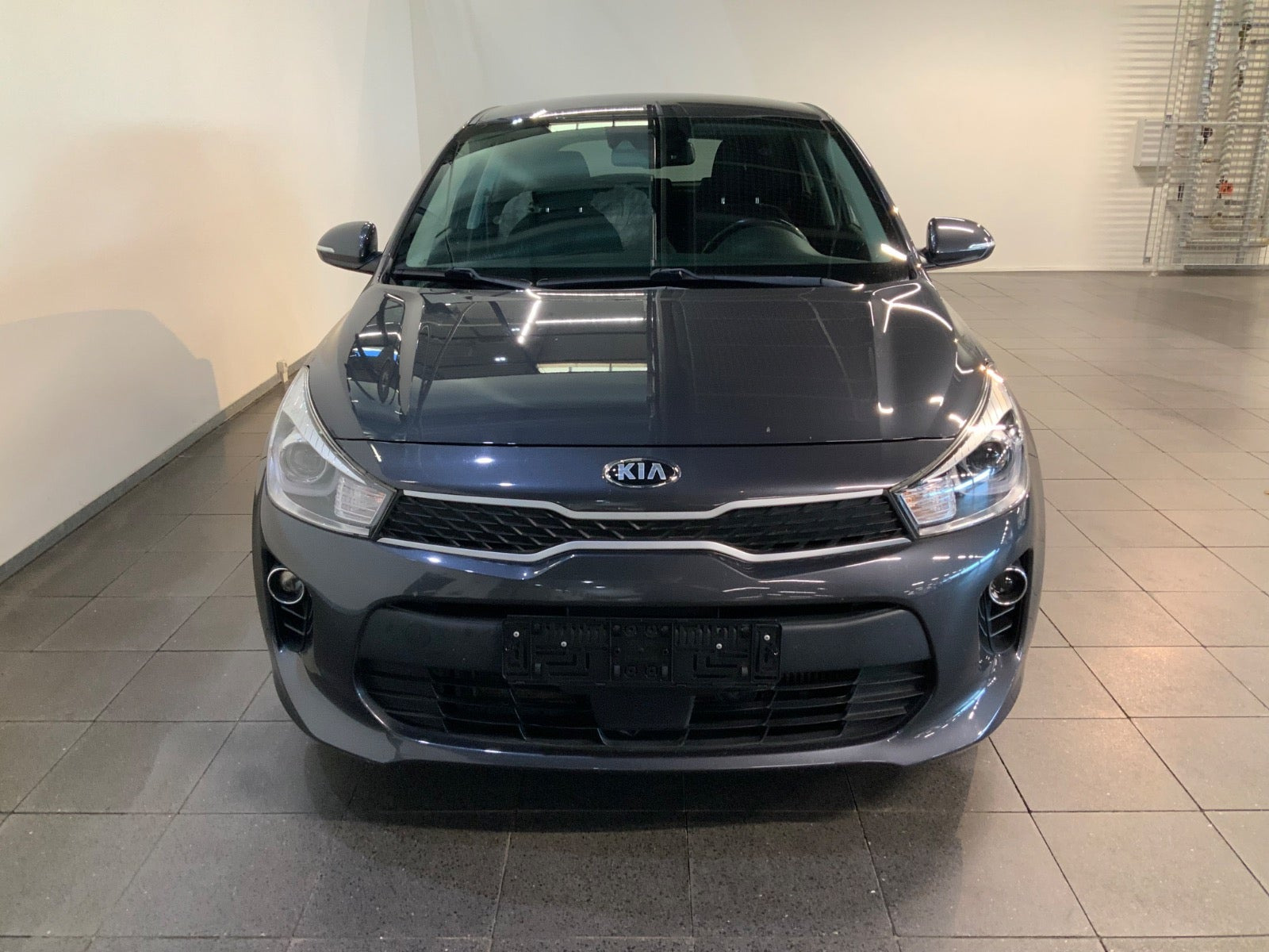 Grå Kia Rio fra 2018