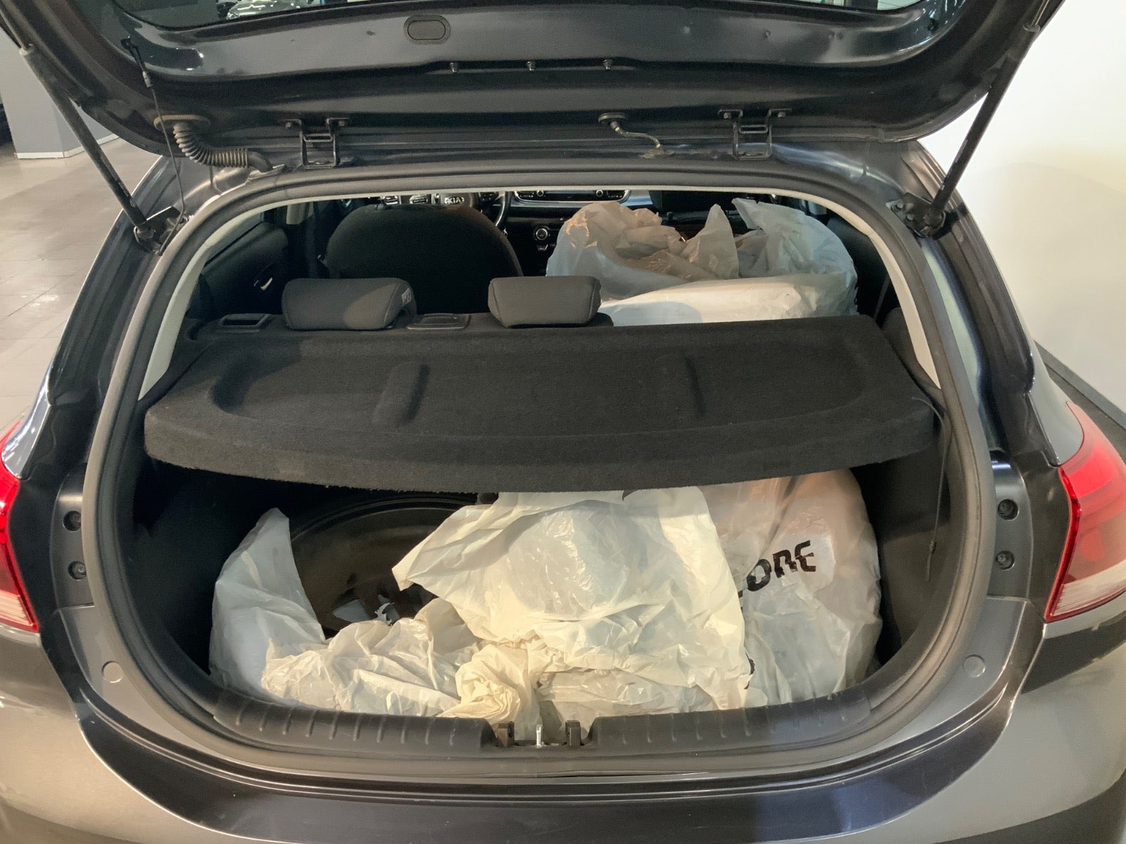 Grå Kia Rio fra 2018