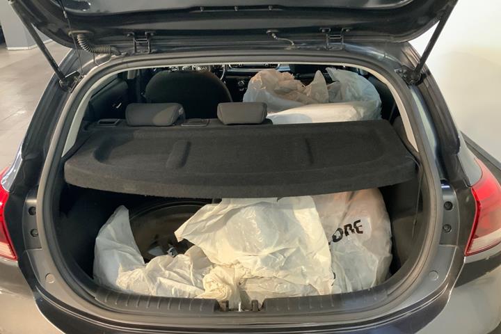 Grå Kia Rio fra 2018