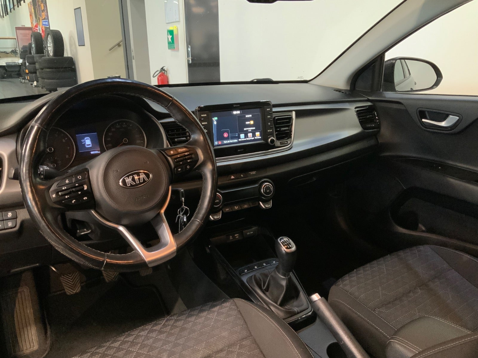Grå Kia Rio fra 2018