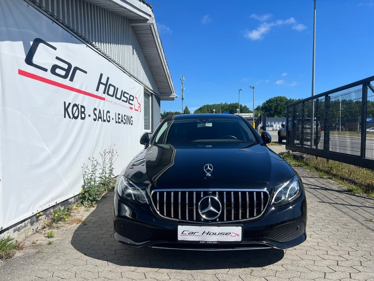 Sort Mercedes E220 d fra 2017