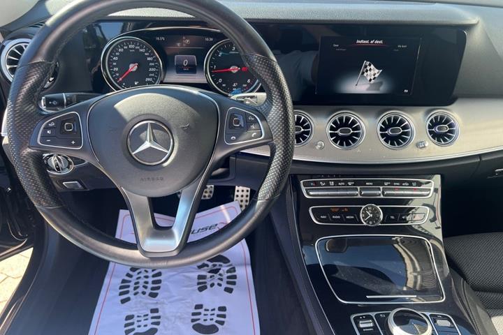 Sort Mercedes E220 d fra 2017