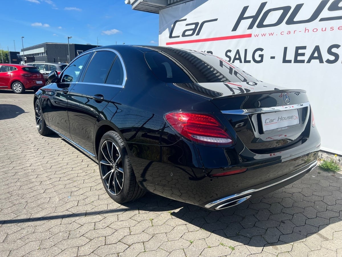 Sort Mercedes E220 d fra 2017
