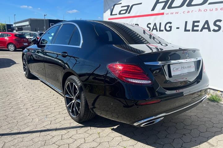 Sort Mercedes E220 d fra 2017