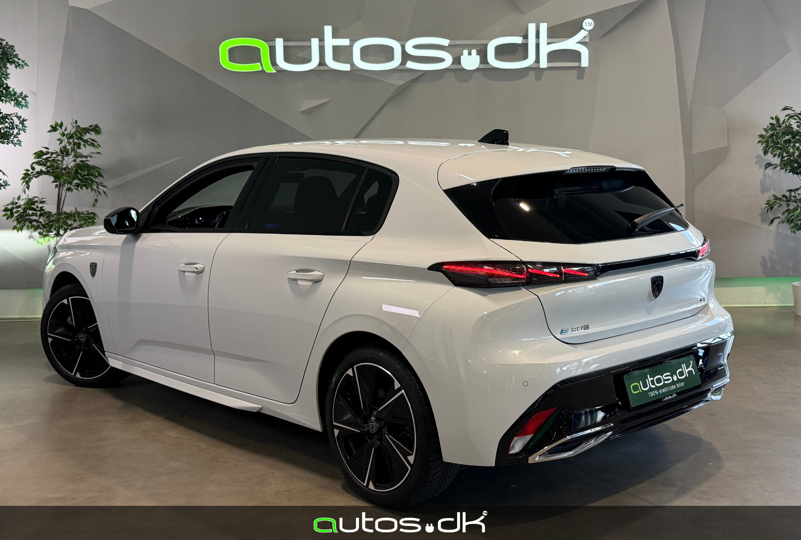 Hvid Peugeot E-308 fra 2024