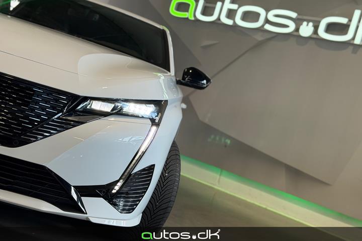 Hvid Peugeot E-308 fra 2024