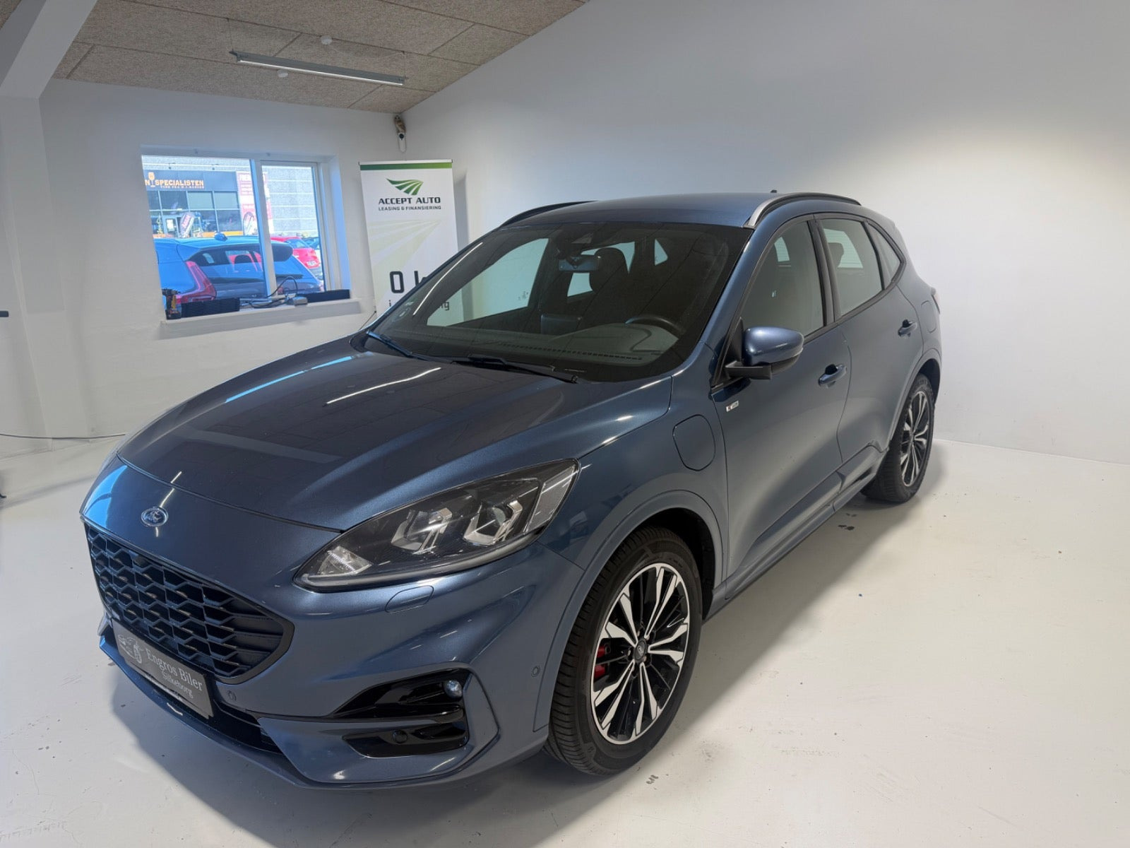 Blå Ford Kuga fra 2020