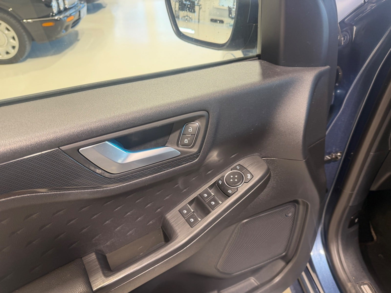 Blå Ford Kuga fra 2020