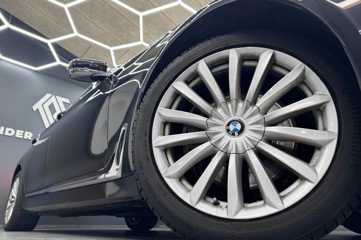 Sort BMW 730d fra 2018