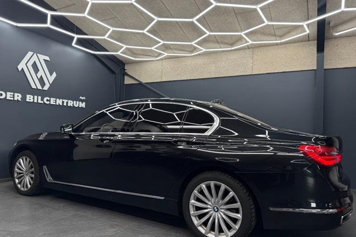 Sort BMW 730d fra 2018