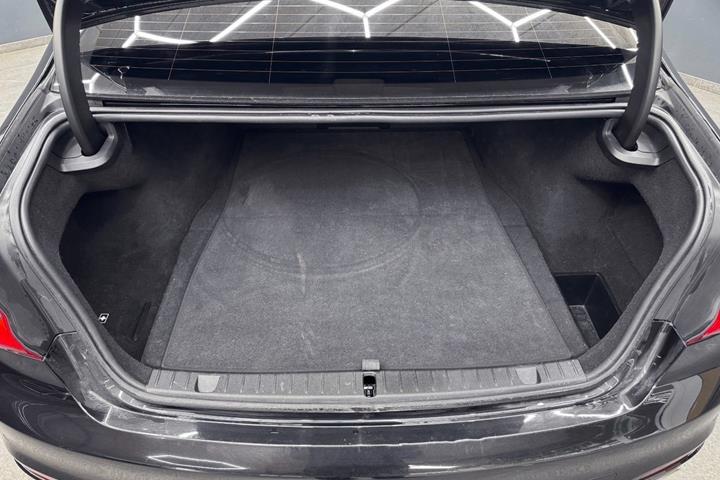 Sort BMW 730d fra 2018