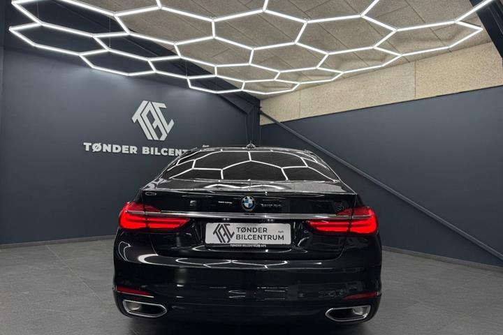 Sort BMW 730d fra 2018
