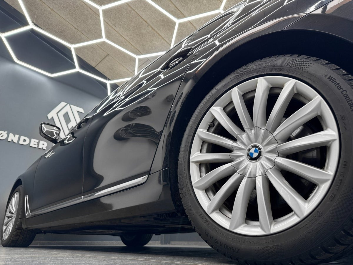 Sort BMW 730d fra 2018