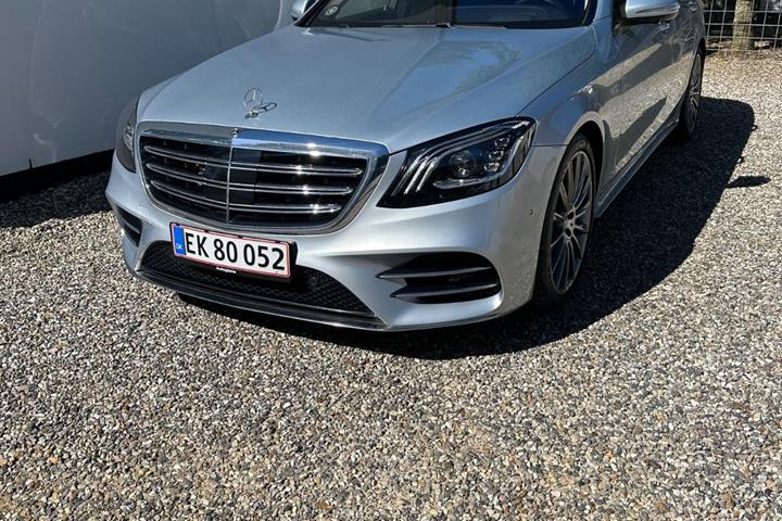 Grå Mercedes S560 fra 2017 set udefra