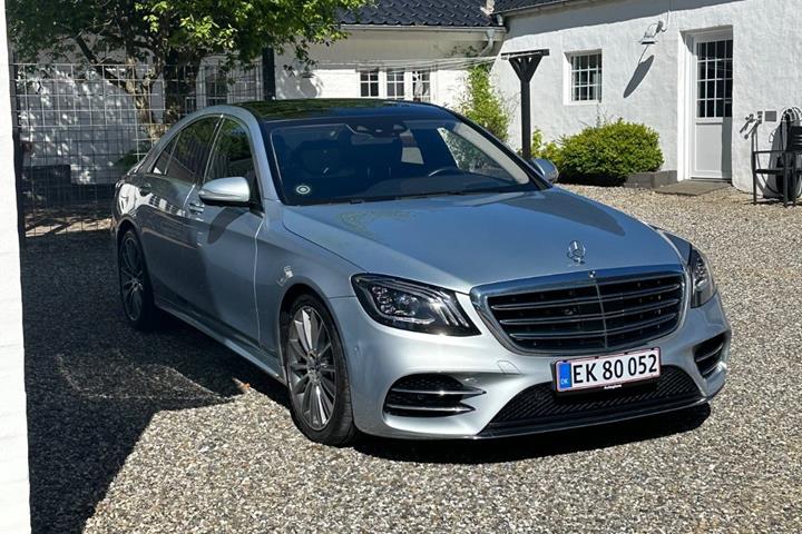 Grå Mercedes S560 fra 2017 set udefra