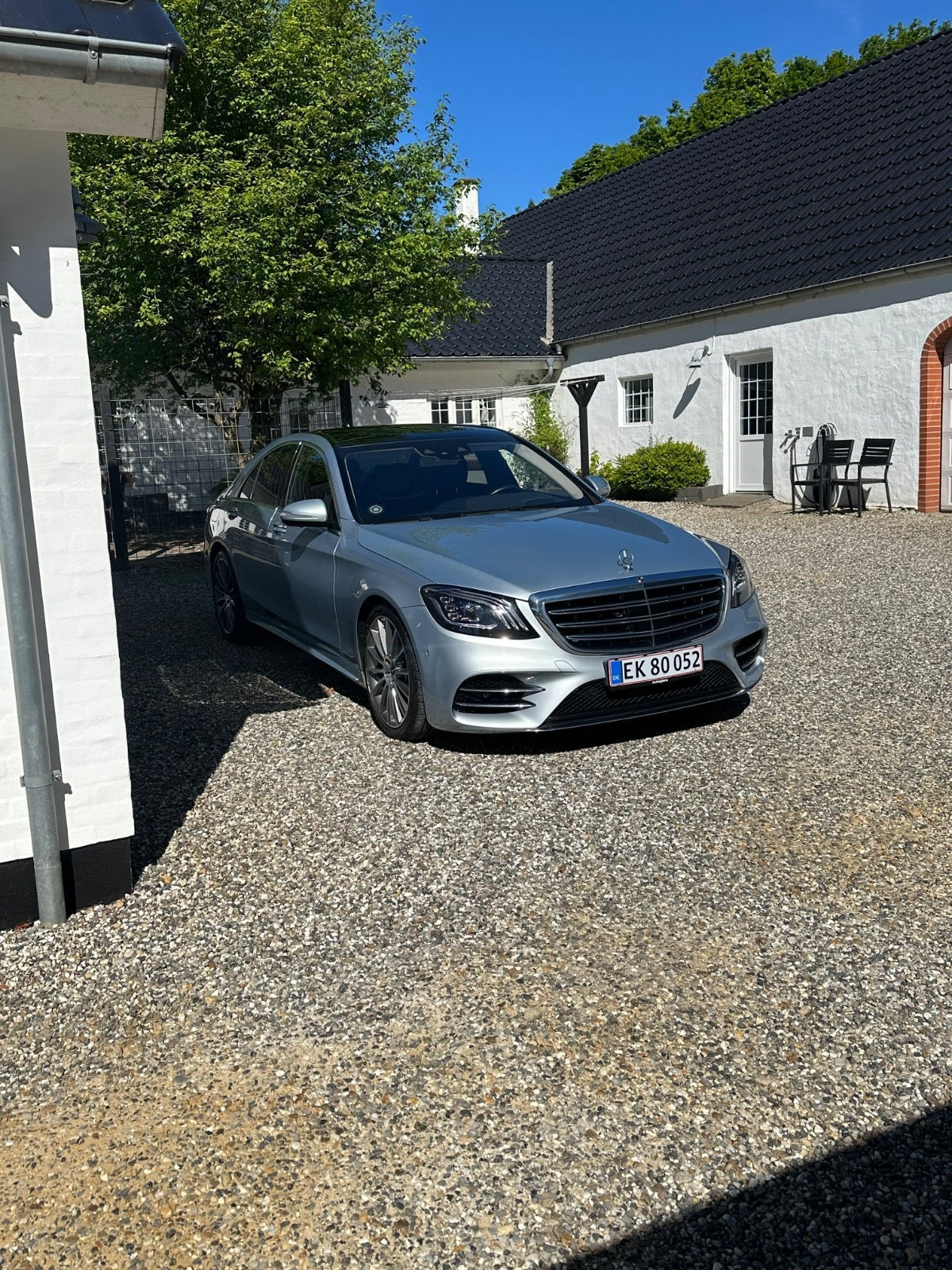 Grå Mercedes S560 fra 2017 set udefra
