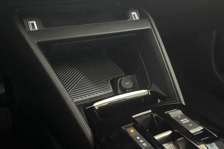 Grå Citroën C4 fra 2024