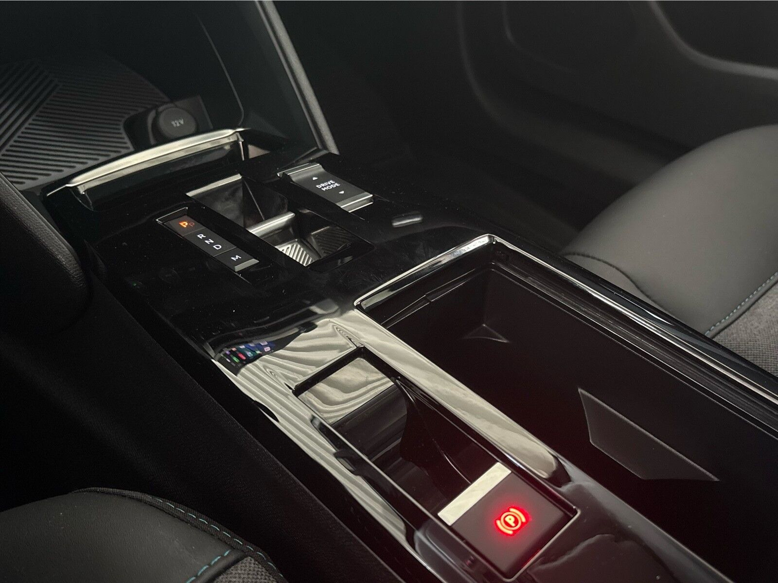Grå Citroën C4 fra 2024