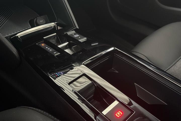 Grå Citroën C4 fra 2024