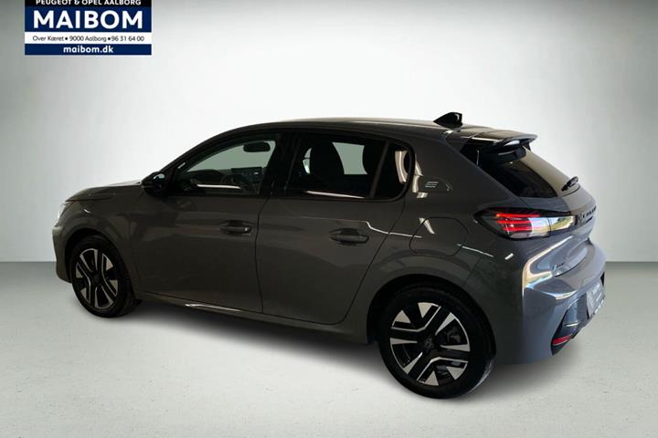 Grå Peugeot e-208 fra 2023