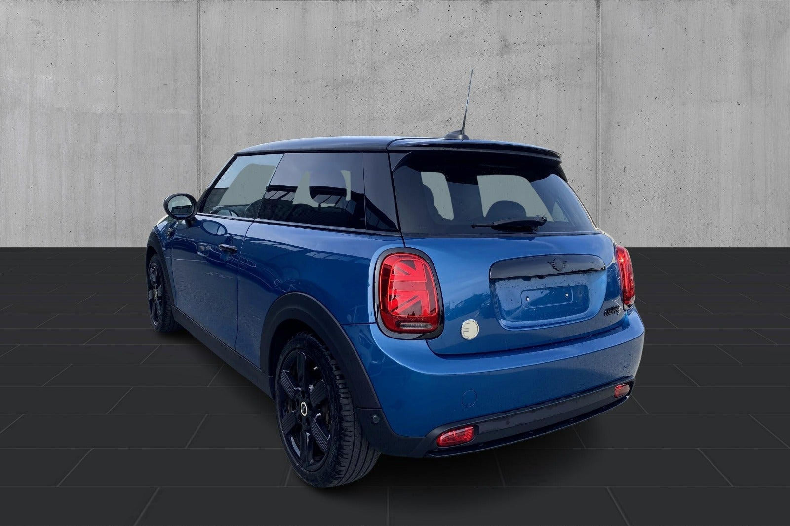 Blå Mini Cooper SE fra 2023