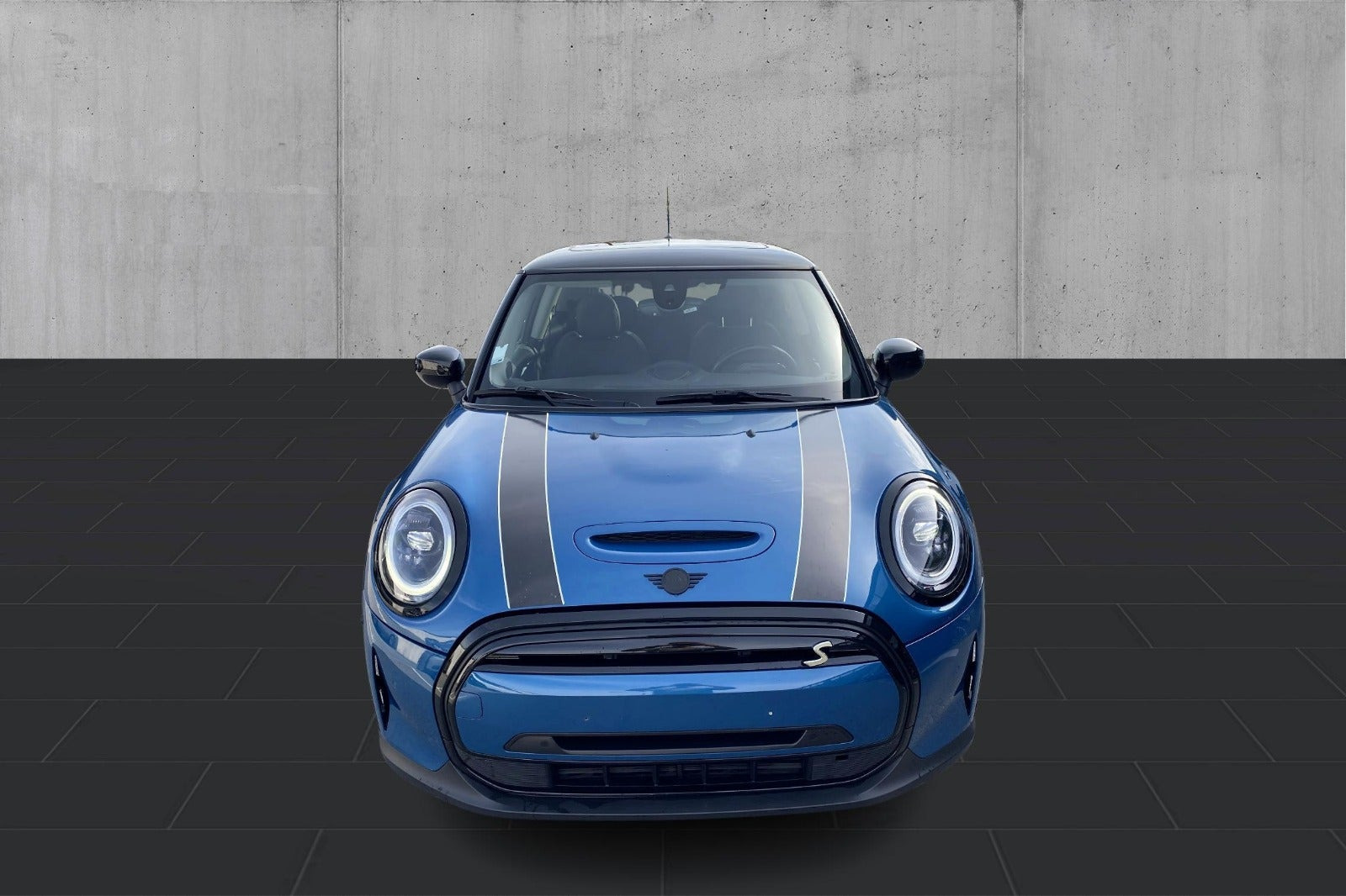 Blå Mini Cooper SE fra 2023