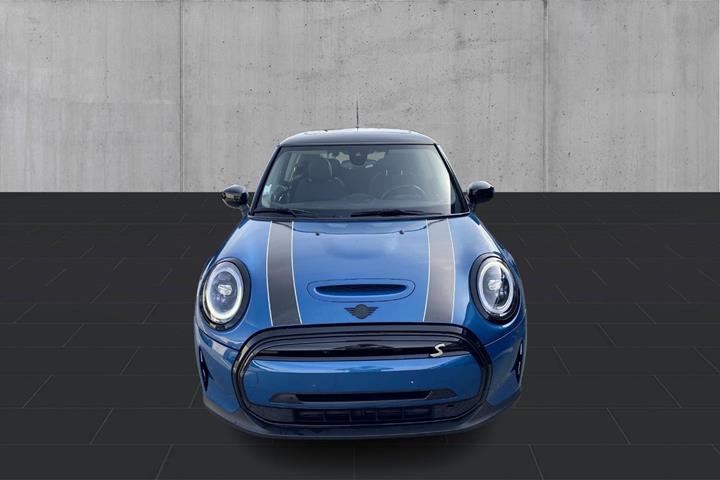 Blå Mini Cooper SE fra 2023