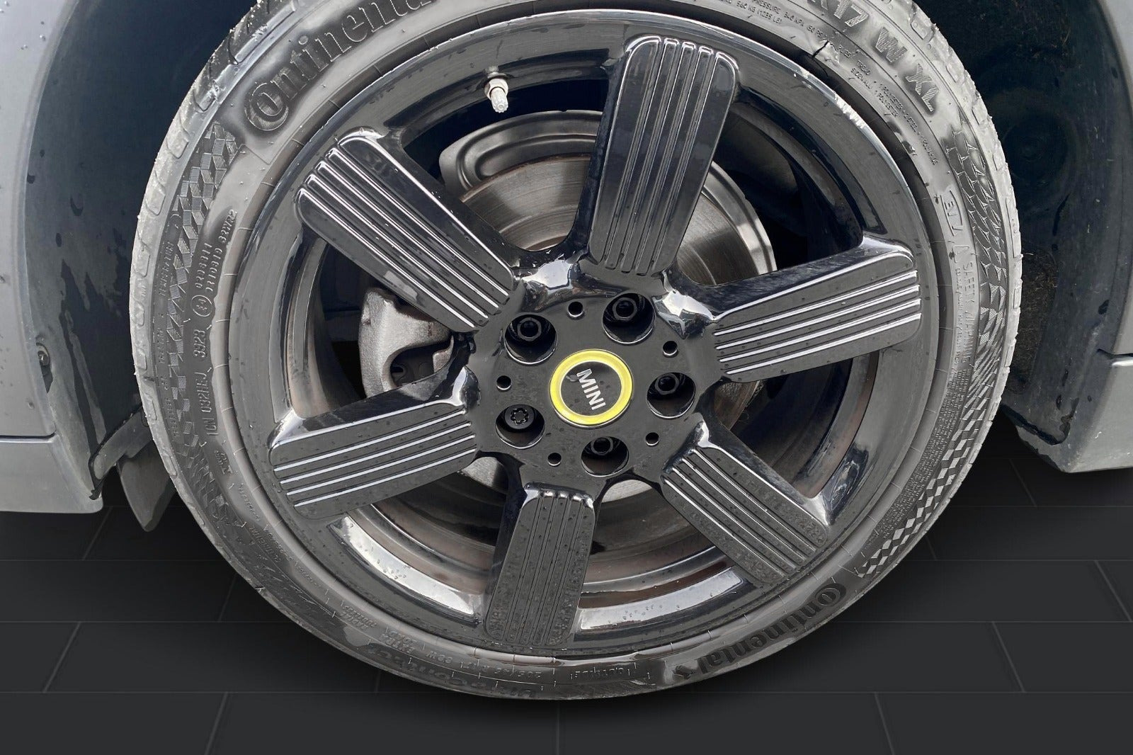 Blå Mini Cooper SE fra 2023