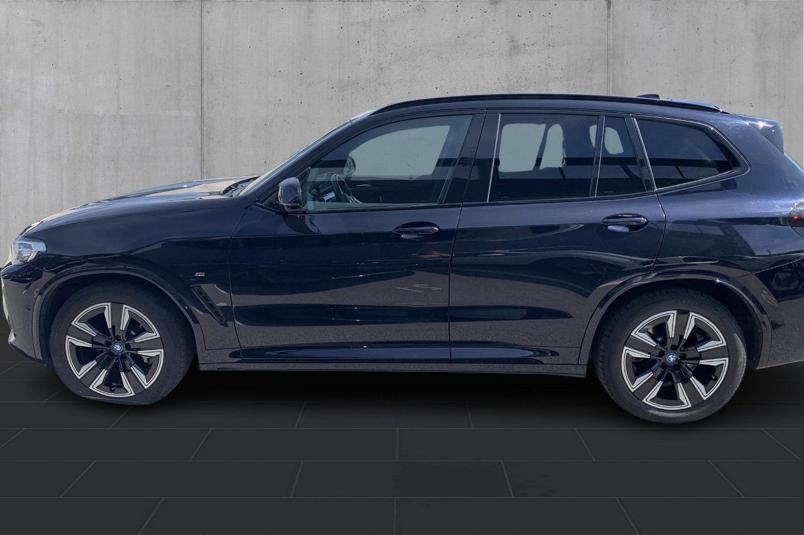 Sort BMW iX3 fra 2024
