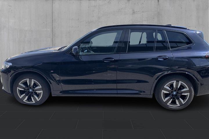 Sort BMW iX3 fra 2024