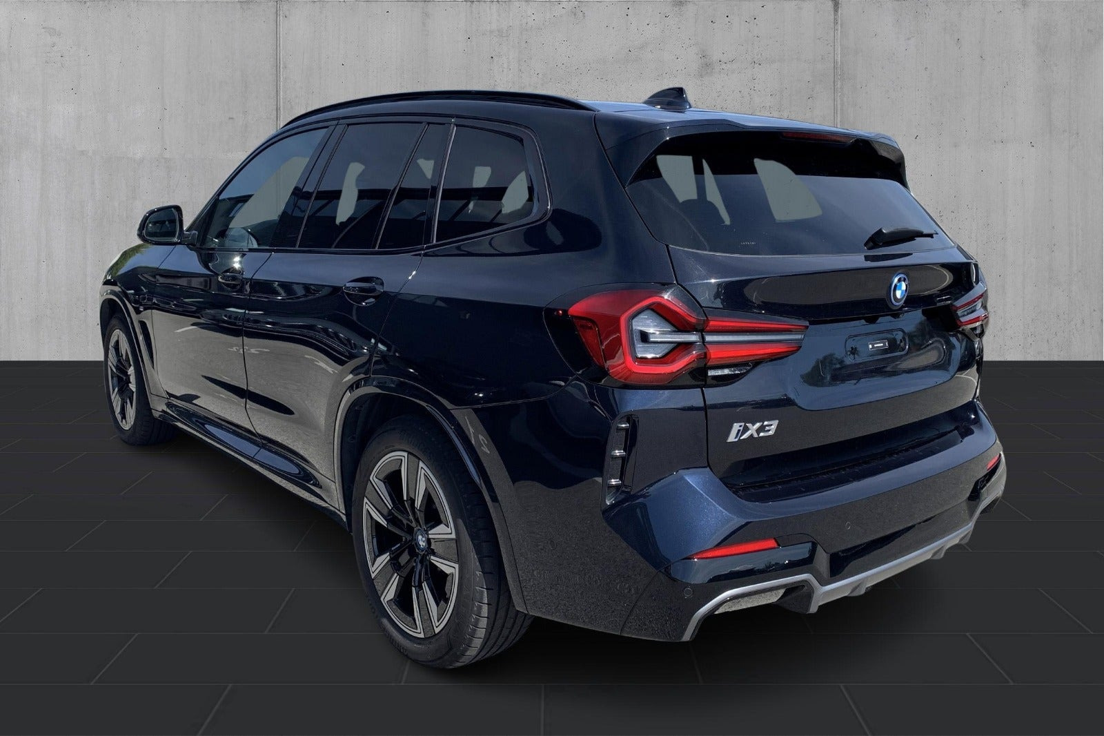 Sort BMW iX3 fra 2024