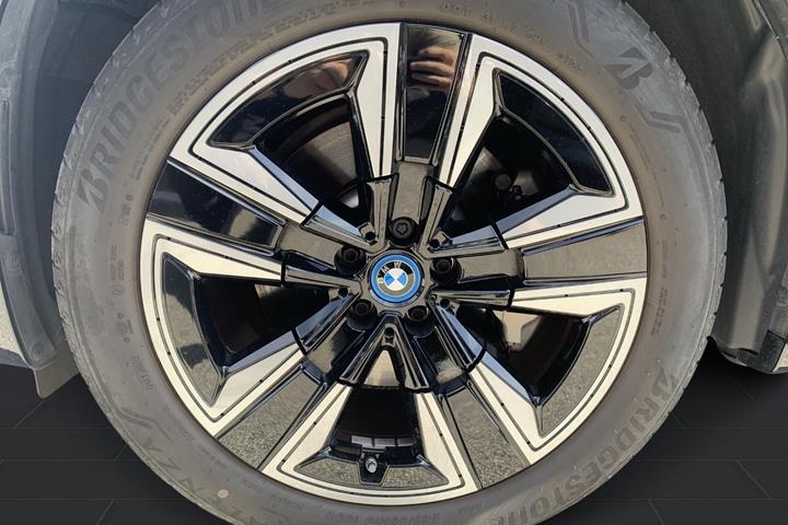 Sort BMW iX3 fra 2024