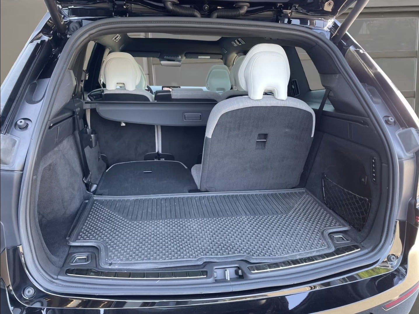 Sort Volvo EX90 fra 2024