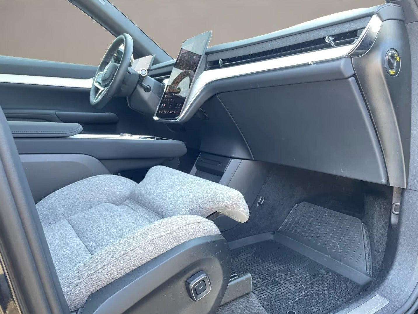 Sort Volvo EX90 fra 2024