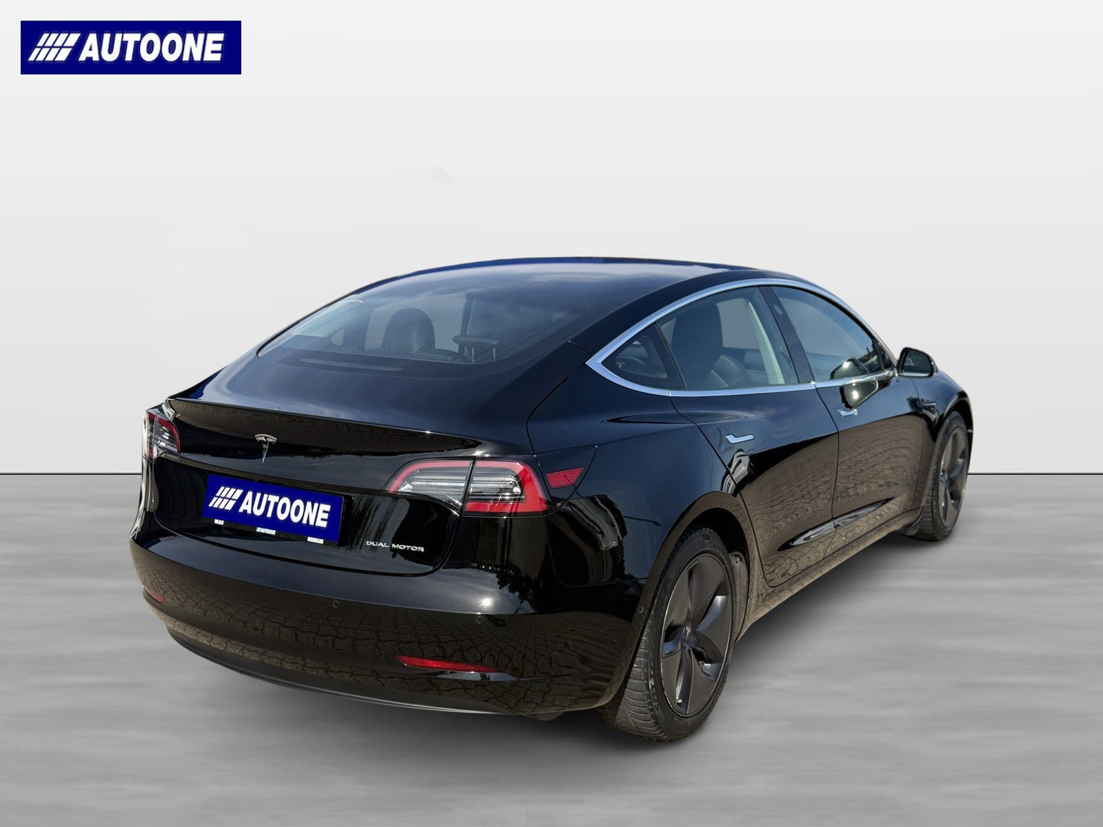 Sort Tesla Model 3 fra 2019