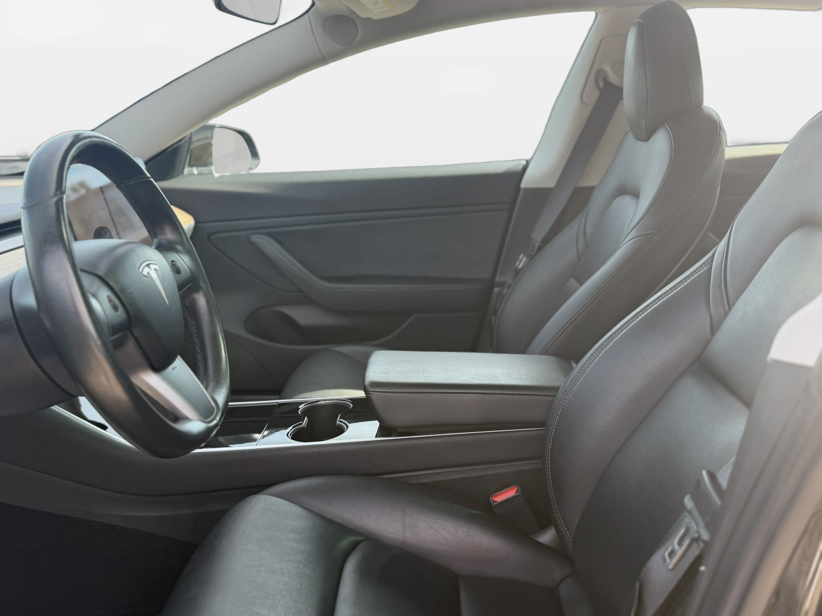 Sort Tesla Model 3 fra 2019