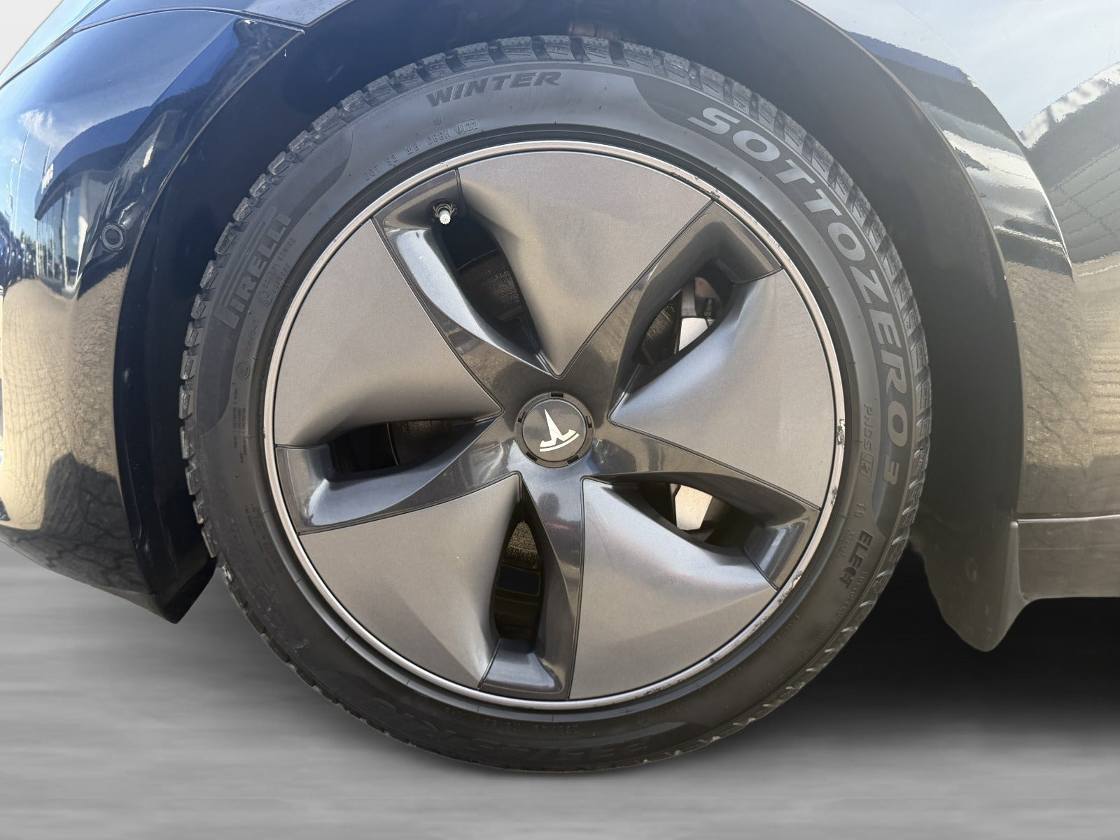 Sort Tesla Model 3 fra 2019