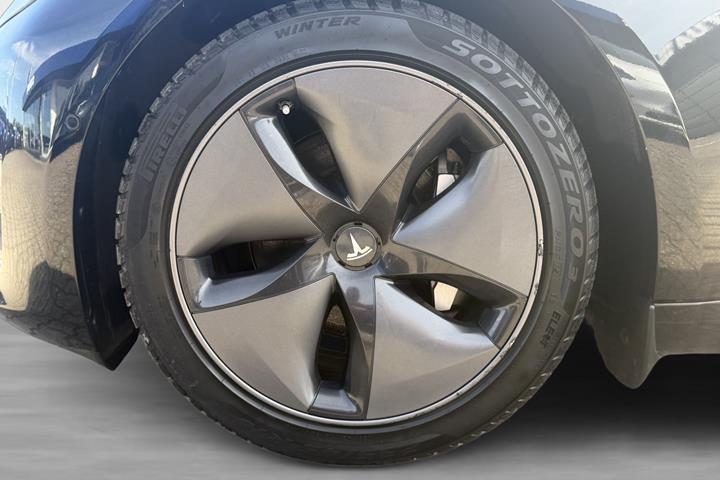 Sort Tesla Model 3 fra 2019