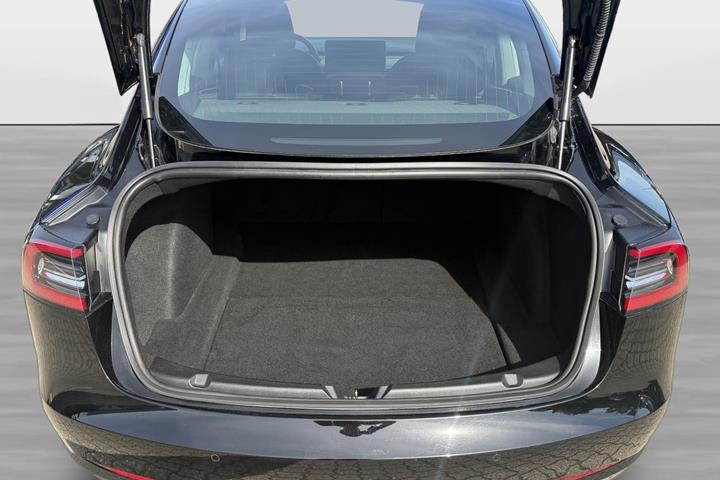 Sort Tesla Model 3 fra 2019