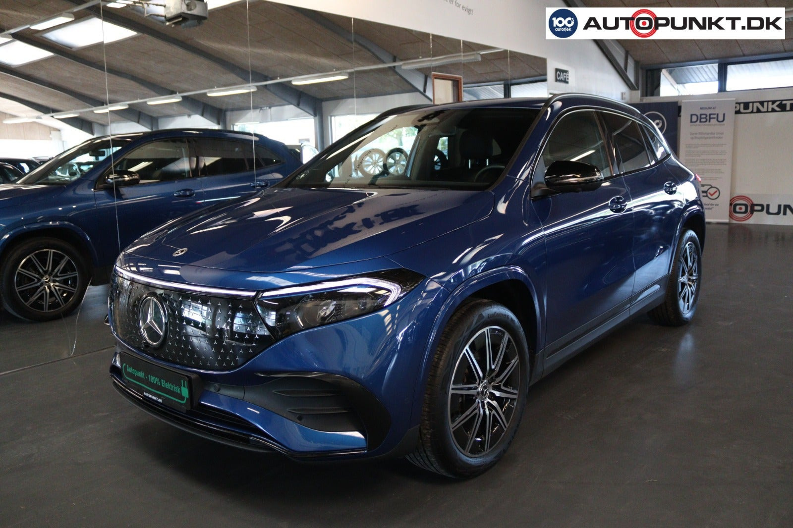 Blå Mercedes EQA250+ fra 2024